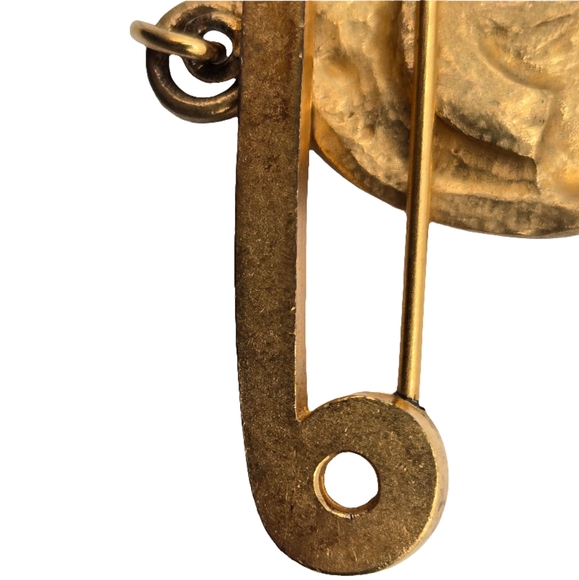 #25 Chanel Preloved CC Gold Medallion Brooch - Picture 16 of 16